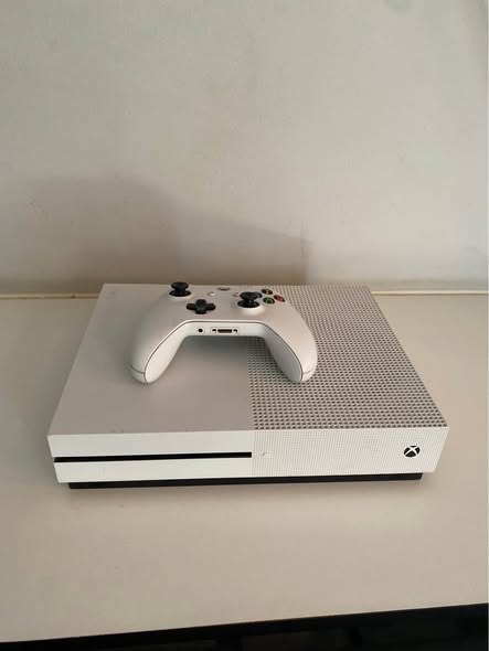 Xbox One S 500GB photo 2