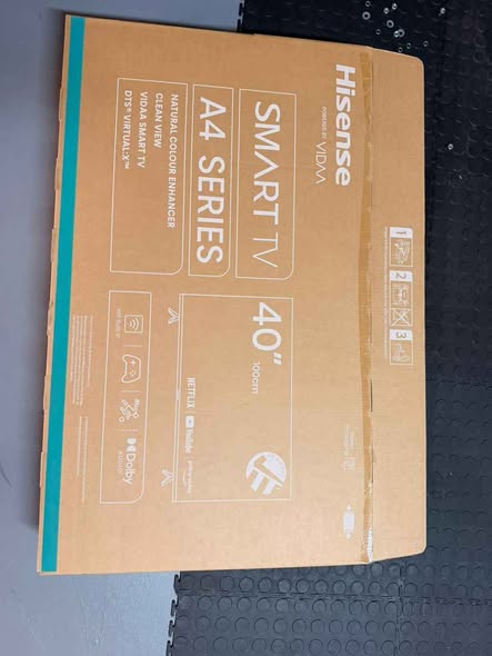 Hisense 40inch smart tv photo 2