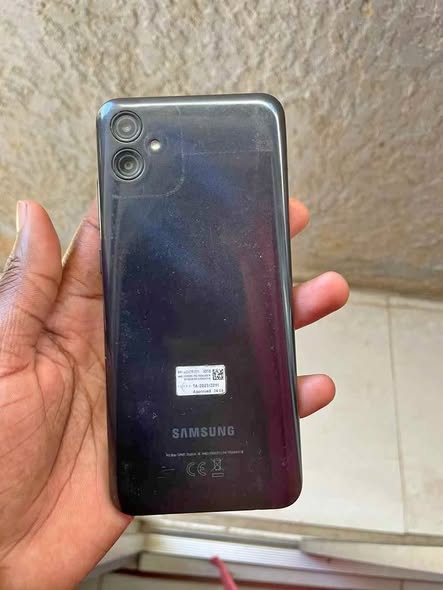 Samsung A04E photo 2