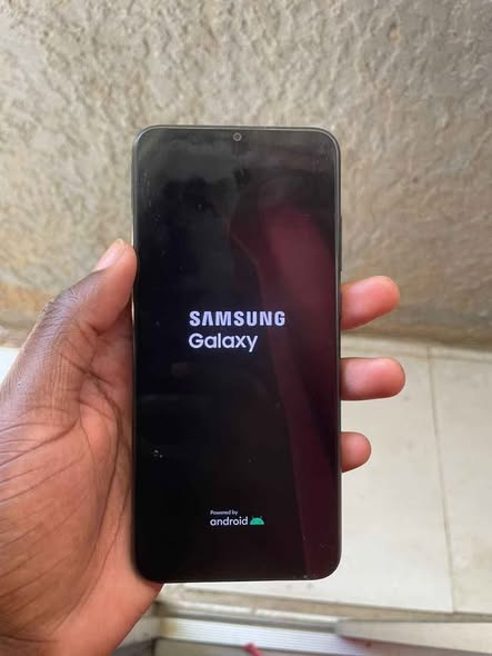 Samsung A04E photo 1