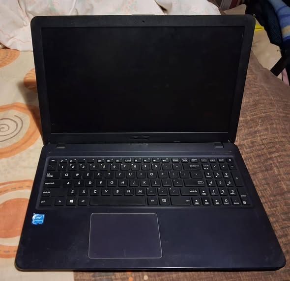 ASUS laptop photo 1