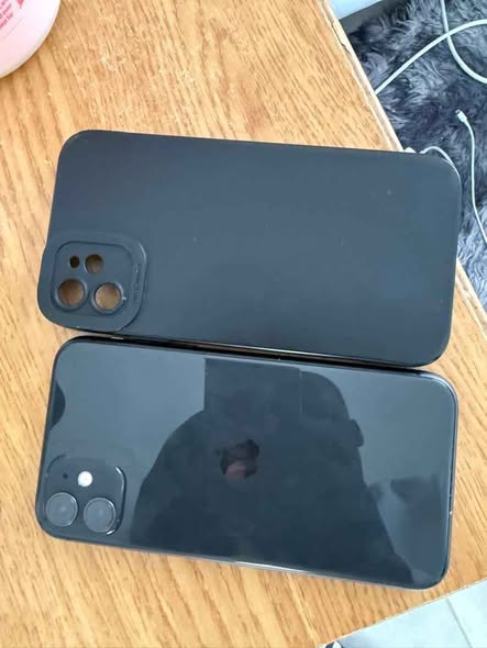 iPhone 11 64GB photo 3