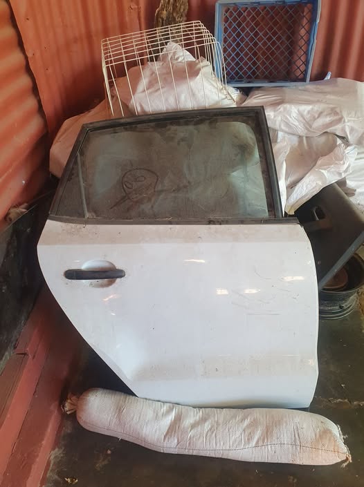 Polo 6 car right rear door photo 1