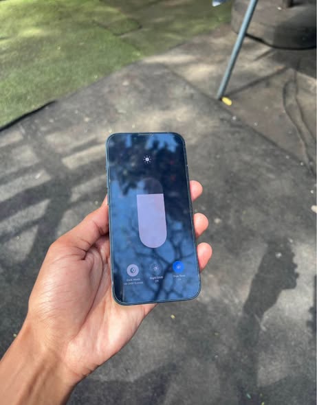 iPhone 14 photo 2