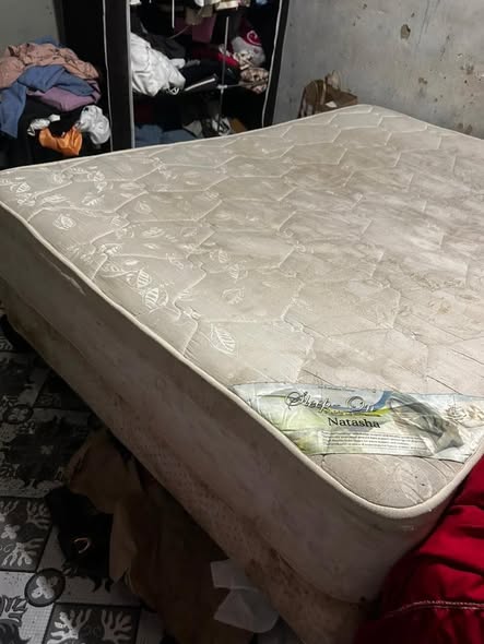Double bed photo 3