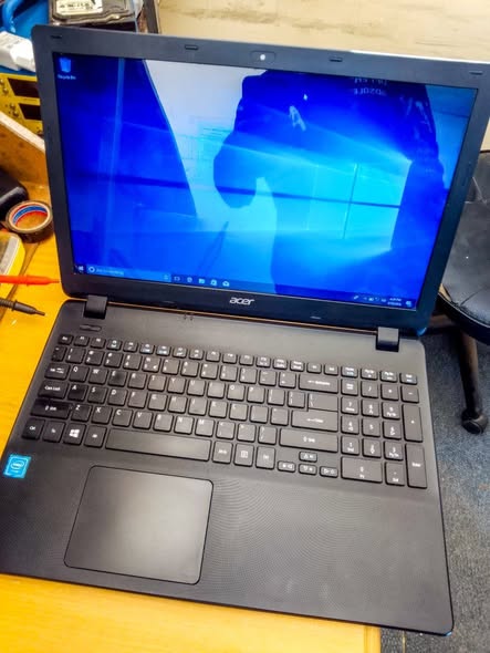 ACER ASPIRE ES1 photo 2