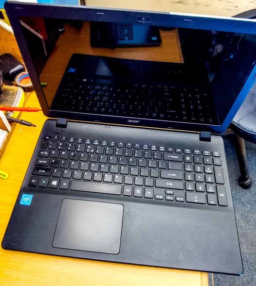 ACER ASPIRE ES1 photo 1