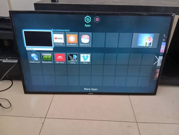 Samsung 46inch smart Tv with remote photo 3