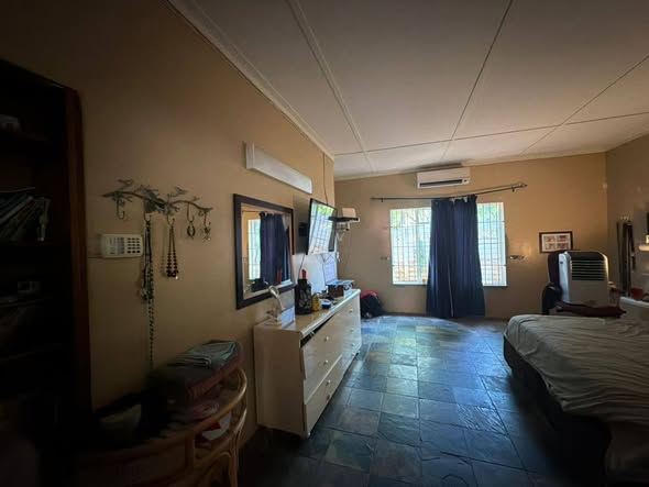 House for sale - Olympia photo 4