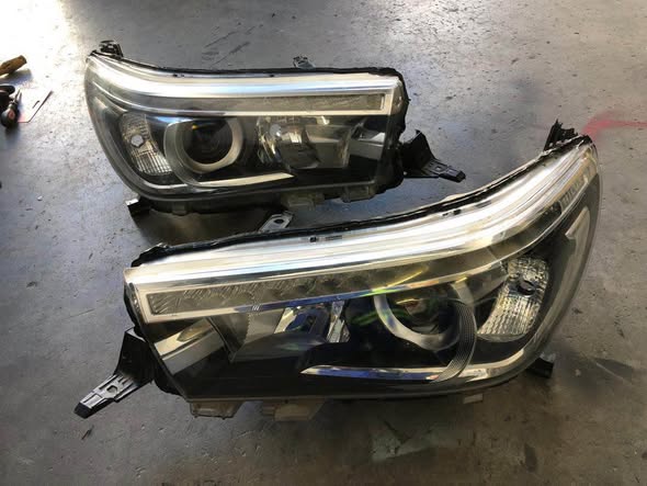 Hilux headlights photo 2