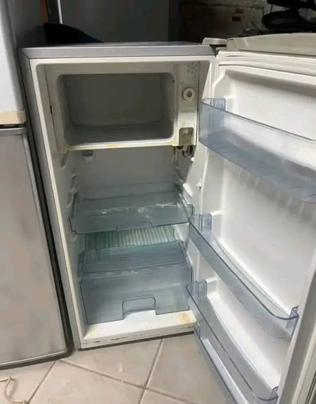 Hisense min fridge photo 1