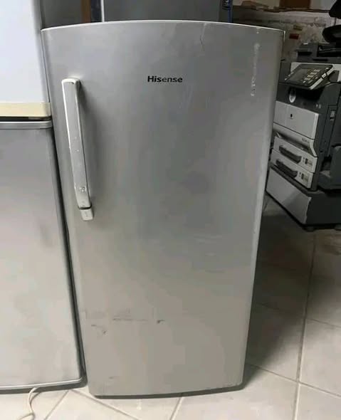 Hisense min fridge photo 2