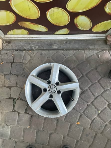 Volkswagen rim photo 1