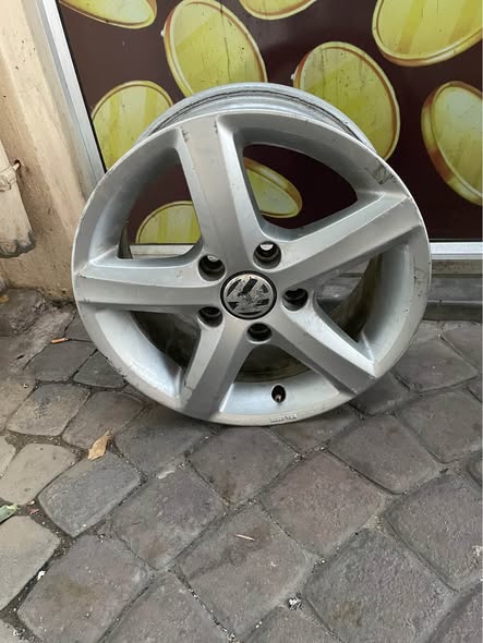 Volkswagen rim photo 4