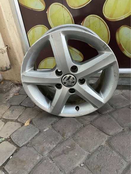 Volkswagen rim photo 2