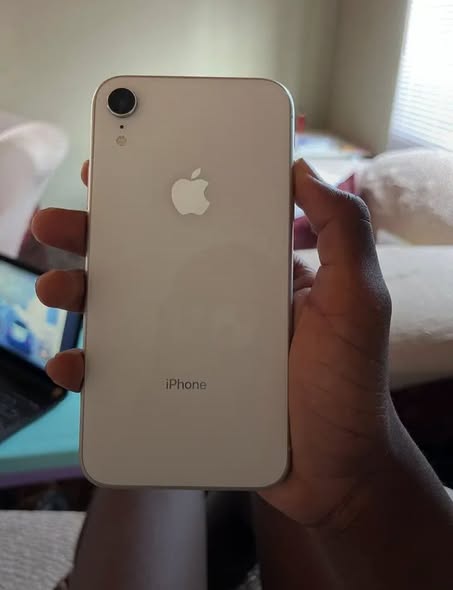 iPhone XR 64gb photo 2