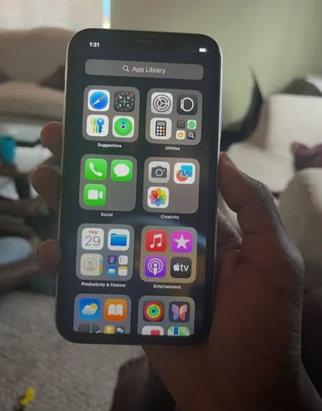 iPhone XR 64gb photo 4