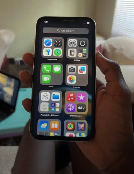 iPhone XR 64gb photo 1