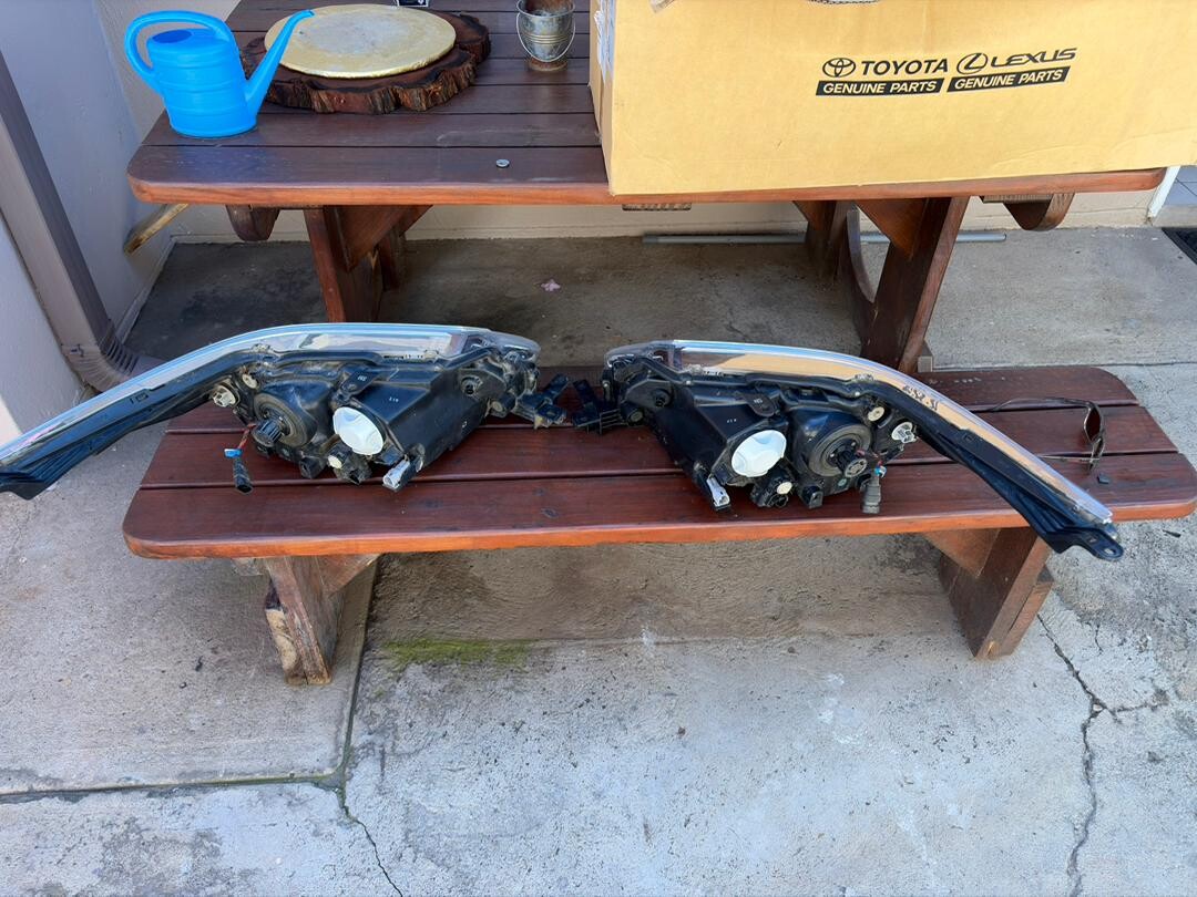 Toyota Fortuner 2016-2019 Front lights (Left+Right) photo 9