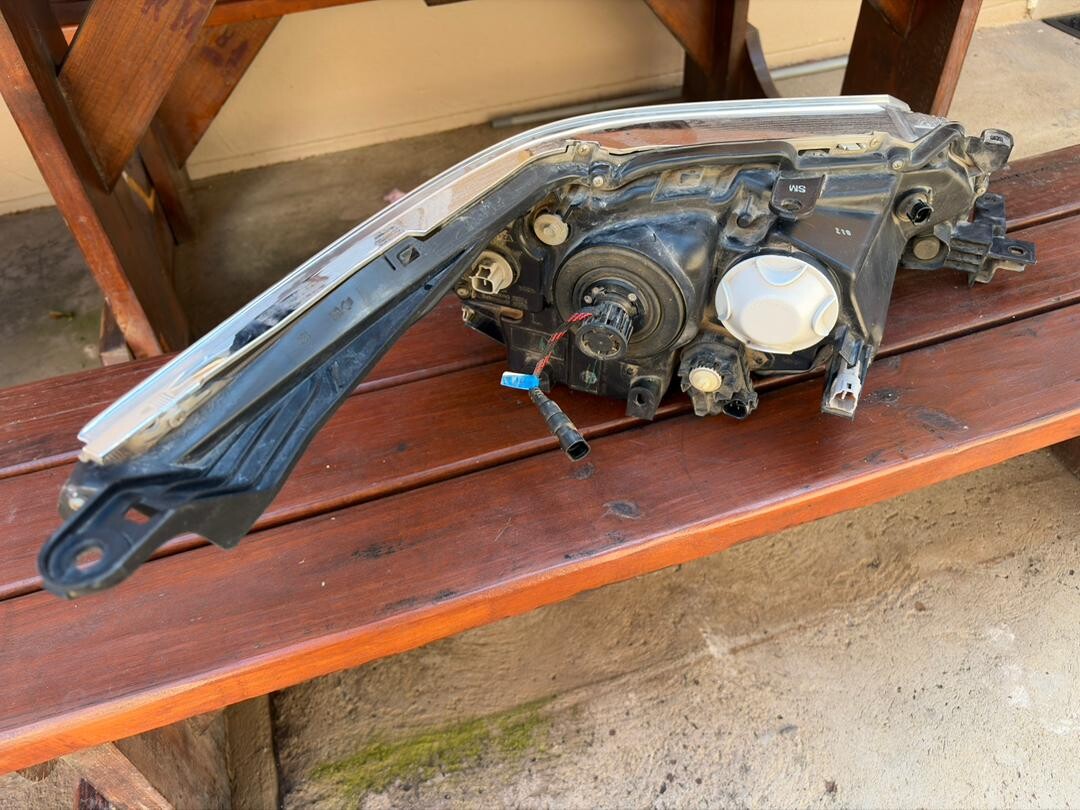 Toyota Fortuner 2016-2019 Front lights (Left+Right) photo 8