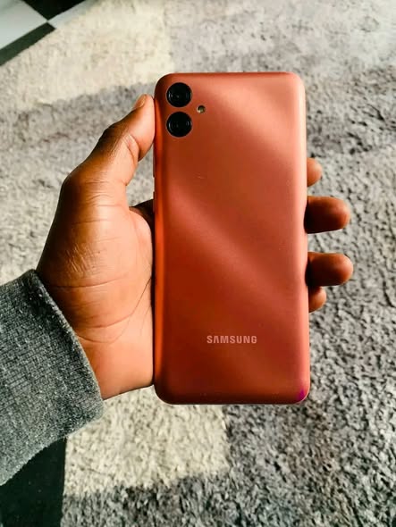 Samsung galaxy a04e photo 1