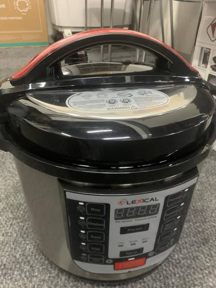 8litre pressure cooker photo 1