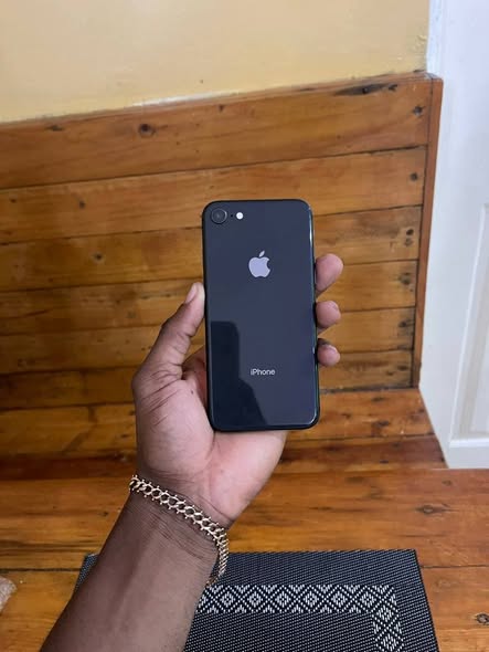 iPhone 8 photo 3