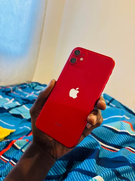 iPhone 11 64GB photo 3