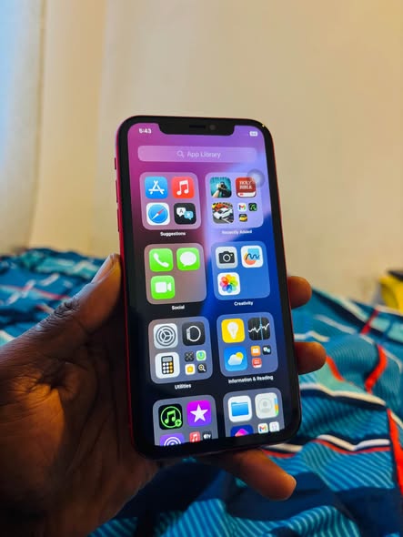 iPhone 11 64GB photo 2
