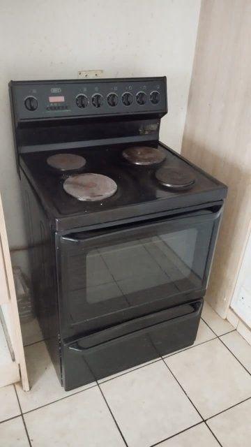 Defy 4 plate stove photo 1