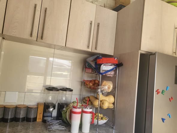 House To Rent photo 5