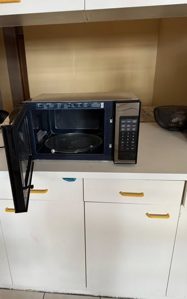 40 lts Samsung Microwave photo 3
