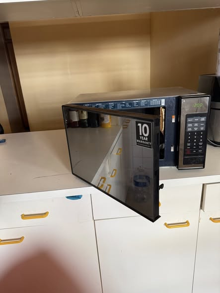 40 lts Samsung Microwave photo 2