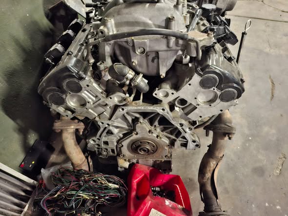 Isuzu KB320 engine photo 2