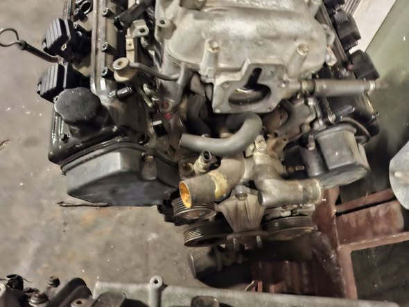 Isuzu KB320 engine photo 3
