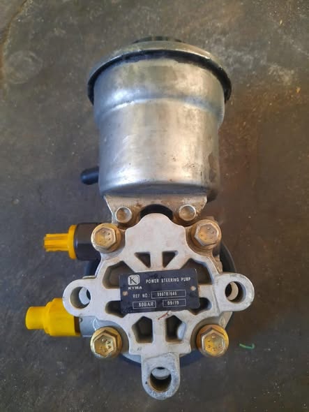Toyota 1TR Steering pump photo 1