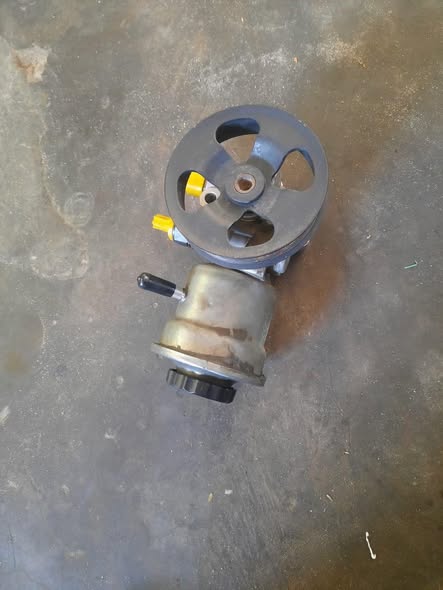 Toyota 1TR Steering pump photo 3