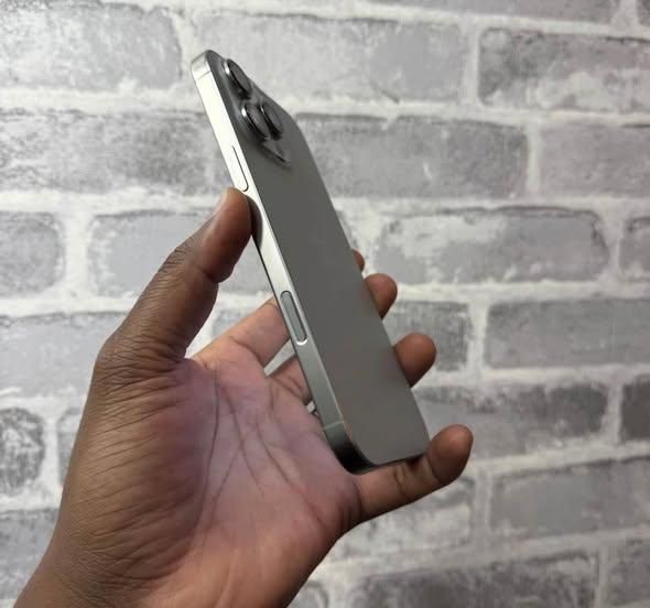 iPhone 16 Pro Max / WiFi Only photo 2