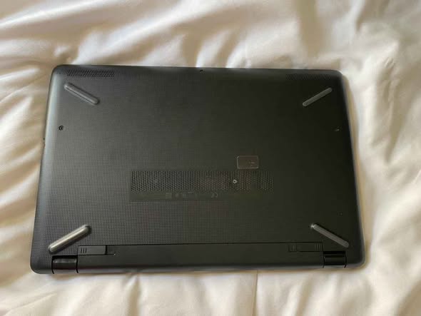 Broken laptop photo 2