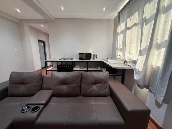 To Let - Eros photo 2