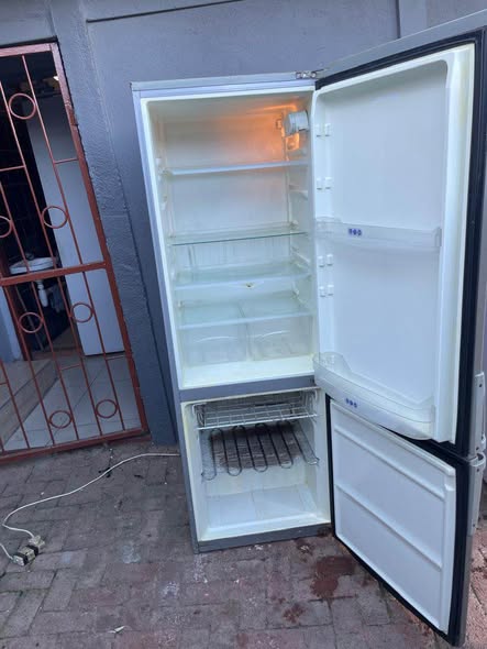Whirlpool fridge photo 2