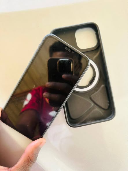 IPHONE 11  64 GIG photo 1