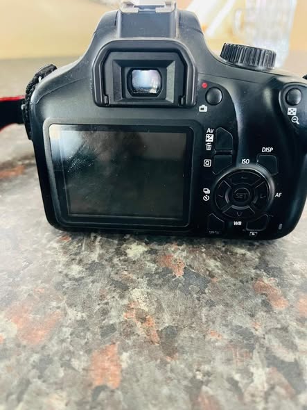 Canon EOS 4000D photo 2