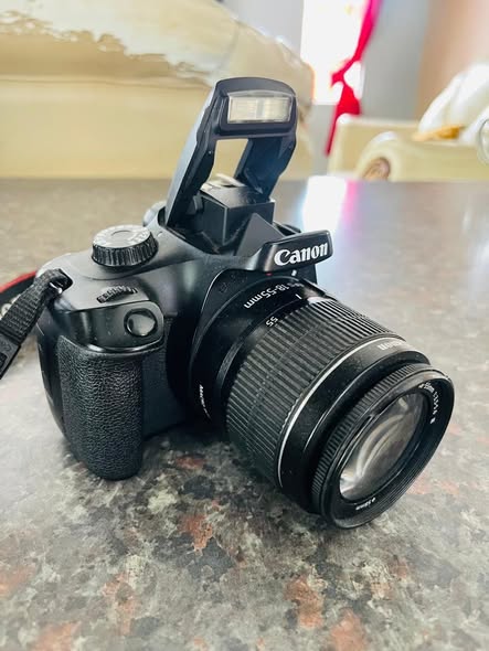 Canon EOS 4000D photo 1