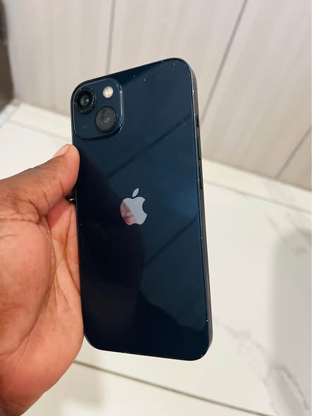 iPhone 13 128GB photo 2