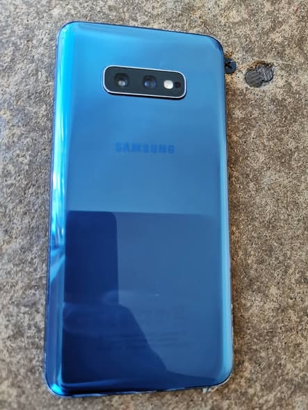 Samsung S10E photo 2