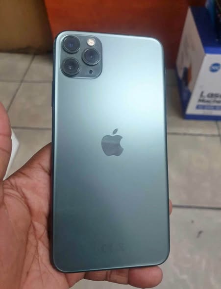 iPhone 11 Pro Max 256GB photo 3