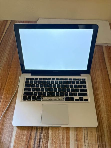 MACBOOK PRO photo 4