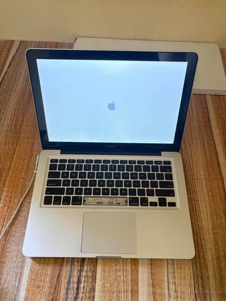MACBOOK PRO photo 1