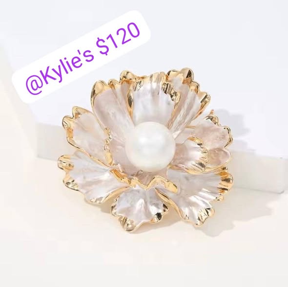 Brooches photo 2